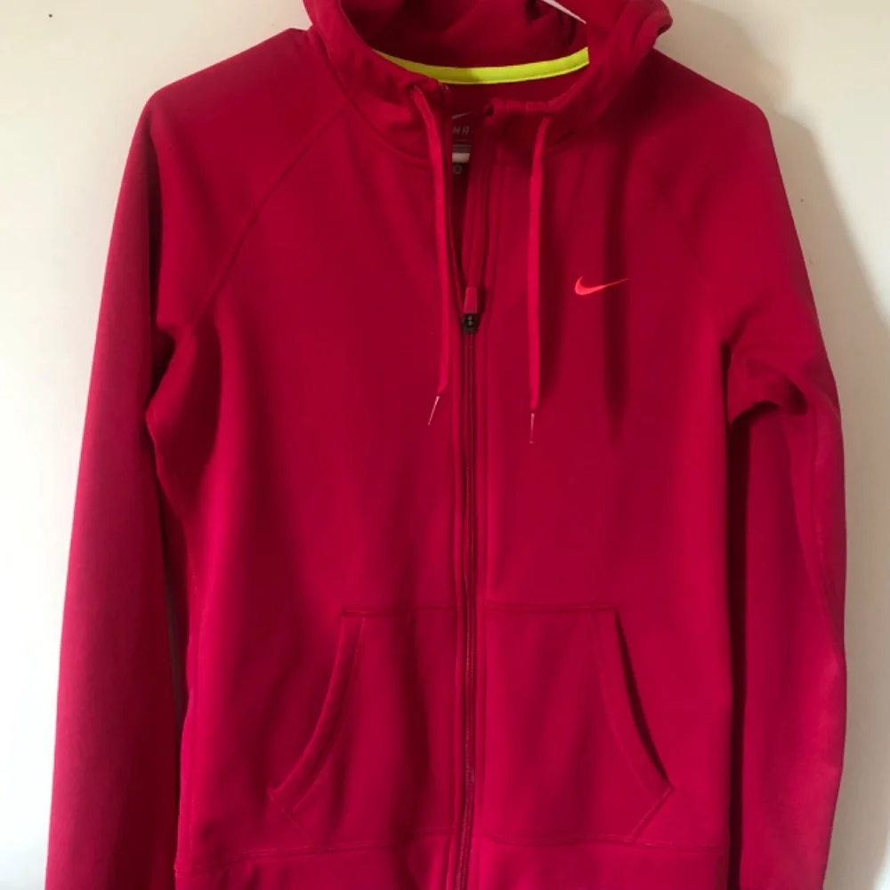 Nike Women’s   Therma-Fit; Color Hot Pink, Front Zipper Thumb-Holes Size Small